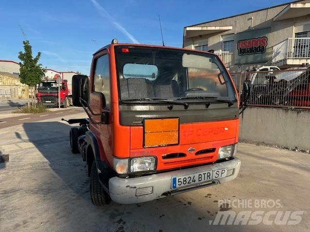 Nissan Cabstar E Изотермический фургон