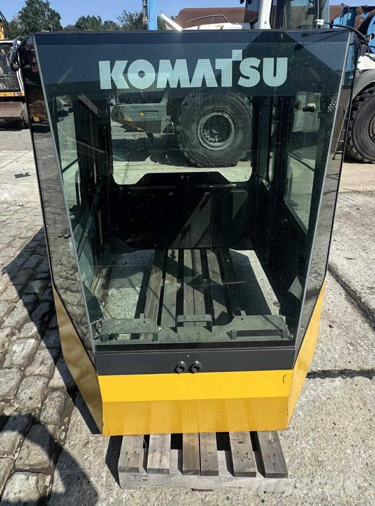 Komatsu WA 470-5 Кабины и интерьер
