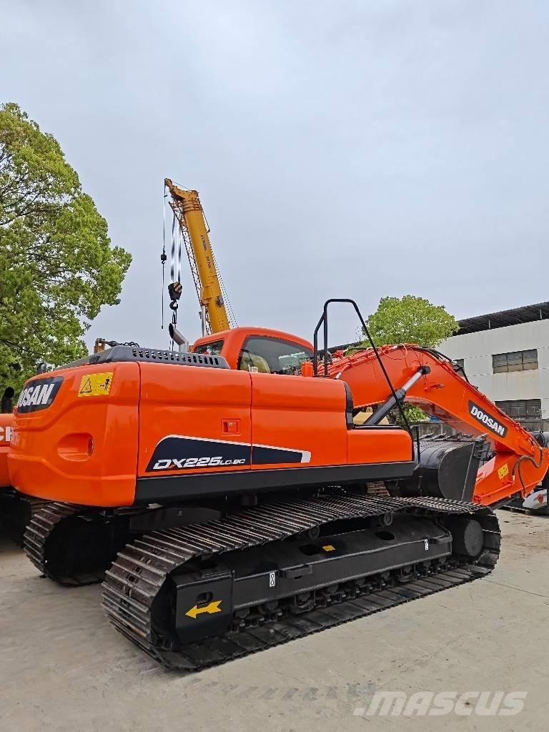 Doosan DX 225 LC Гусеничные экскаваторы