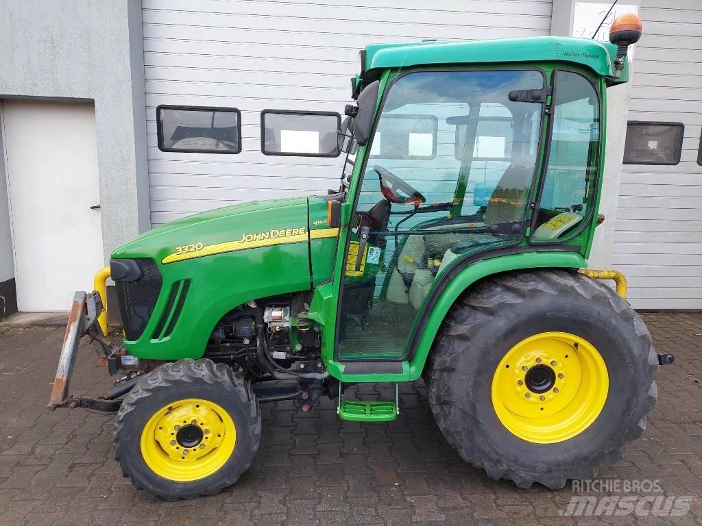 John Deere 3320 Коммунальные тракторы