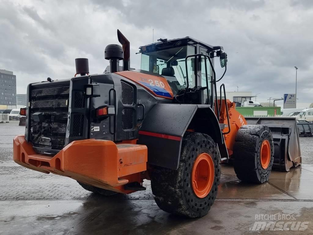 Hitachi ZW 250 Фронтальные погрузчики