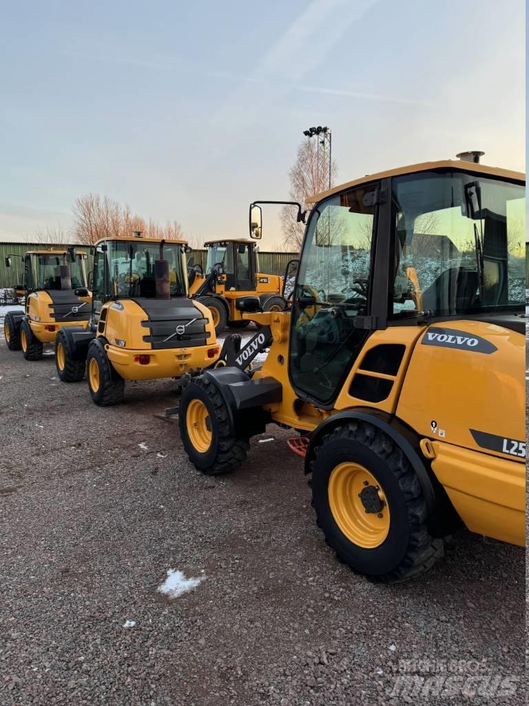 Volvo L 25 F Фронтальные погрузчики