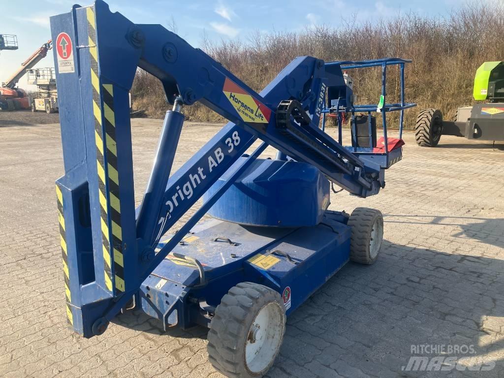 UpRight AB38N Коленчатые подъемники