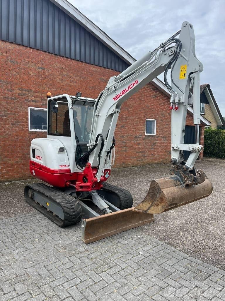 Takeuchi tb235-2 Мини-экскаваторы
