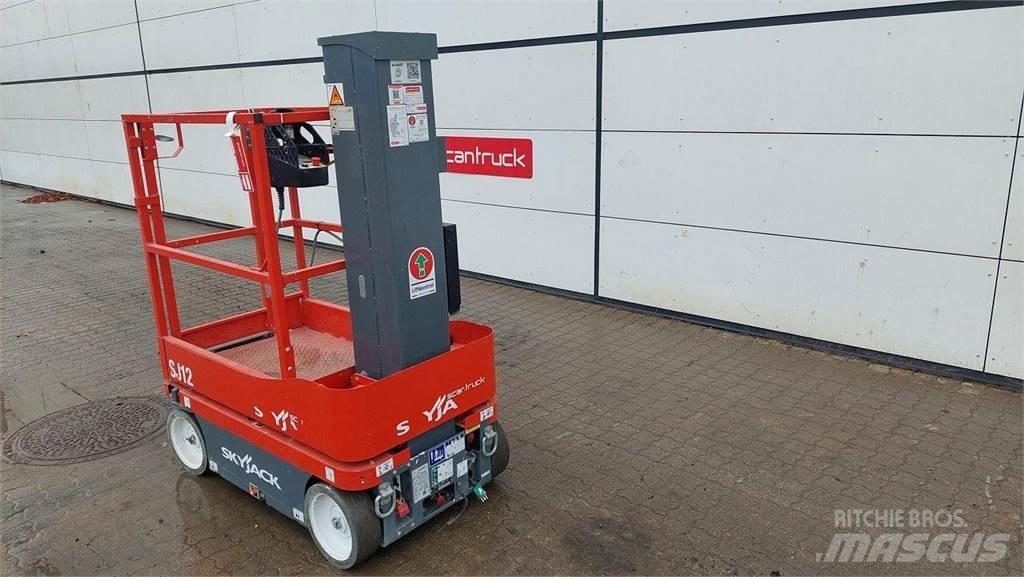 SkyJack SJ12 Вертикальные мачтовые подъемники