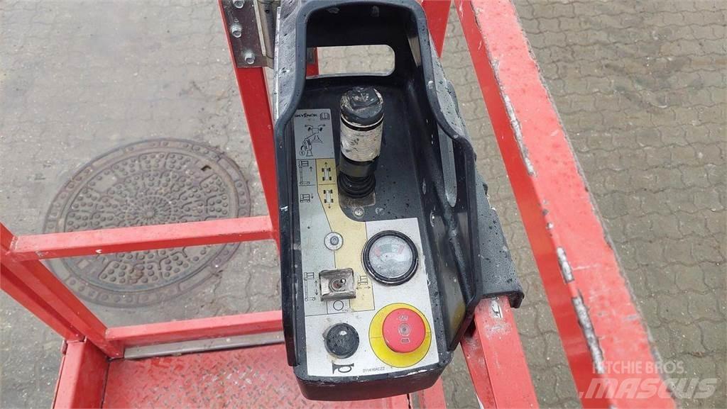 SkyJack SJ12 Вертикальные мачтовые подъемники