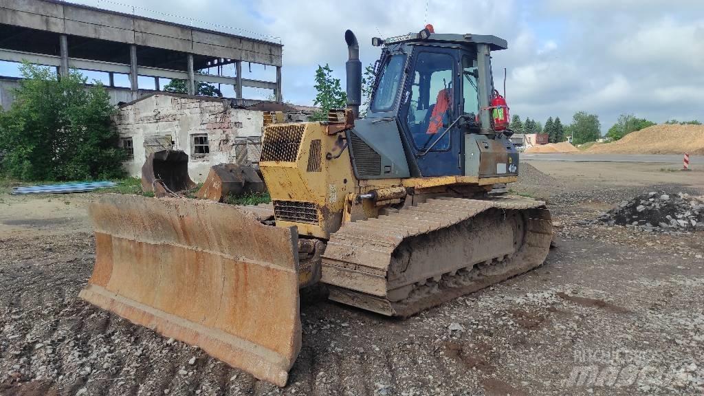 Komatsu D41P-6 Гусеничные бульдозеры