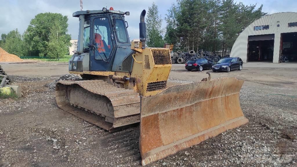 Komatsu D41P-6 Гусеничные бульдозеры