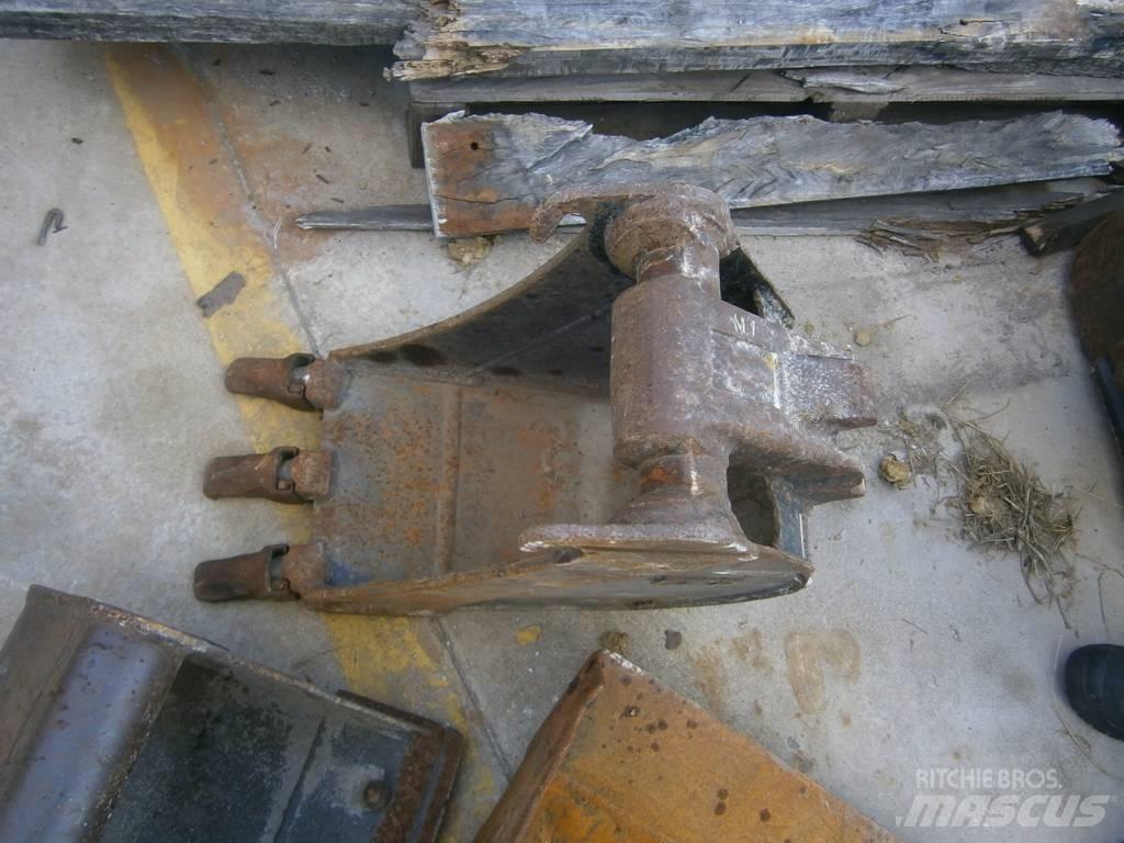 Komatsu PC26MR-3 Мини-экскаваторы
