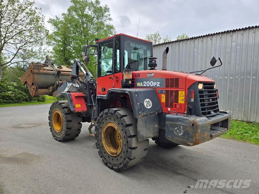 Komatsu WA200PZ-6 Фронтальные погрузчики