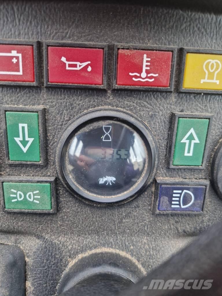 GiANT G 2500 HD Фронтальные погрузчики