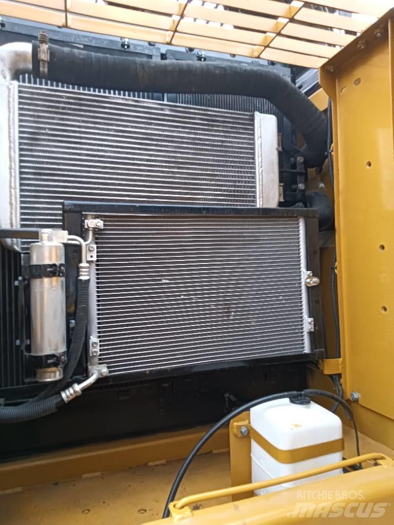 CAT 320D2 Малые экскаваторы 7т-12т