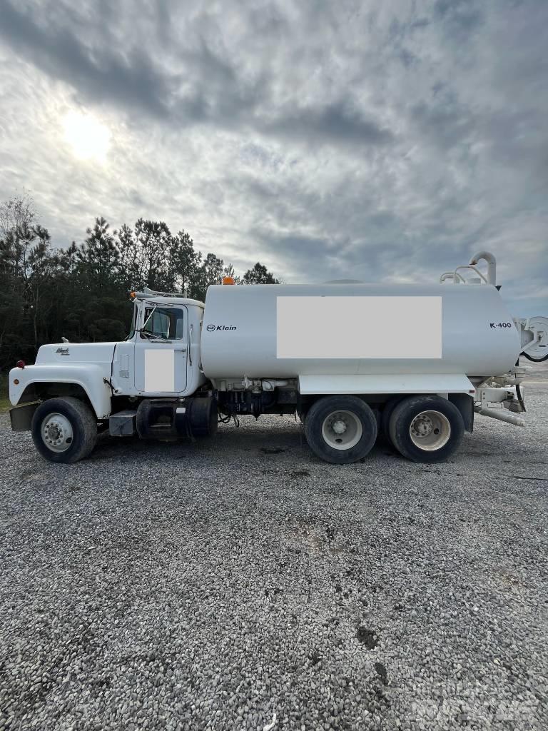 Mack RD 688 Поливочные машины