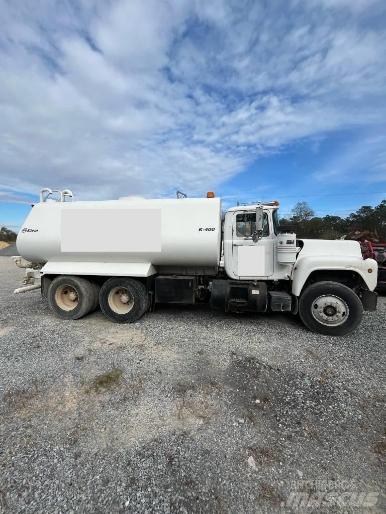 Mack RD 688 Поливочные машины