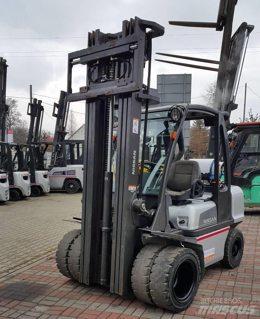 Nissan UGD02A30PQ Газовые погрузчики