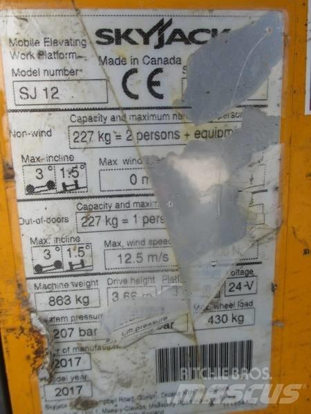 SkyJack SJ 12 Вертикальные мачтовые подъемники