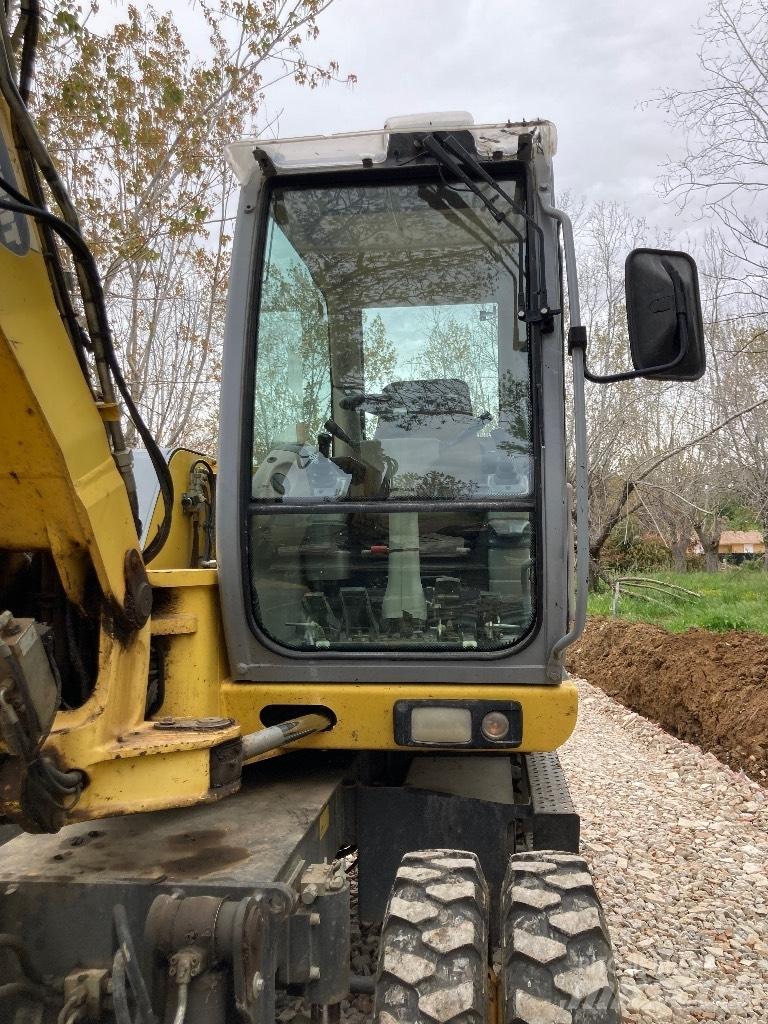 New Holland MH 2.6 Колёсные экскаваторы