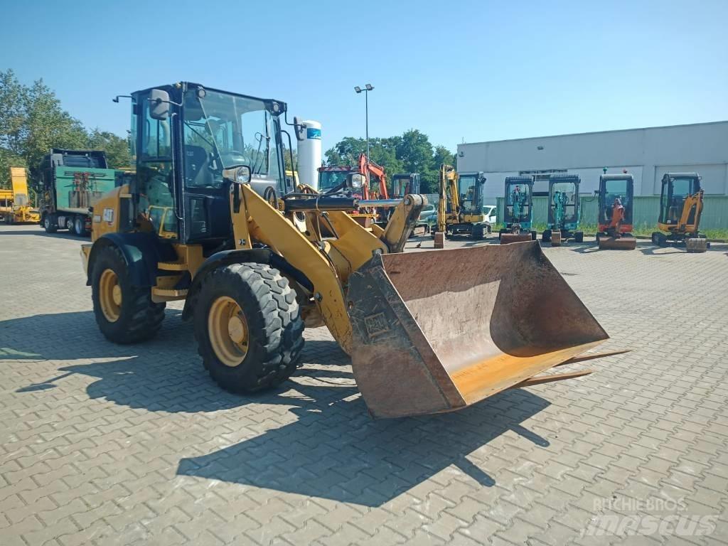 CAT 908 M Фронтальные погрузчики