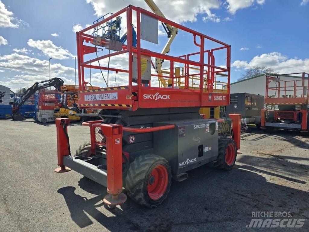 SkyJack SJ 6832 RT Ножничные подъемники