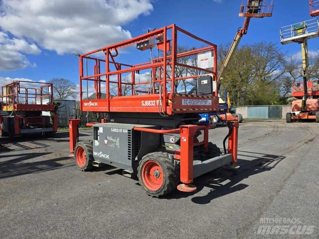 SkyJack SJ 6832 RT Ножничные подъемники