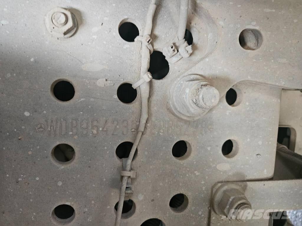 Mercedes-Benz 3951K Мини-самосвалы