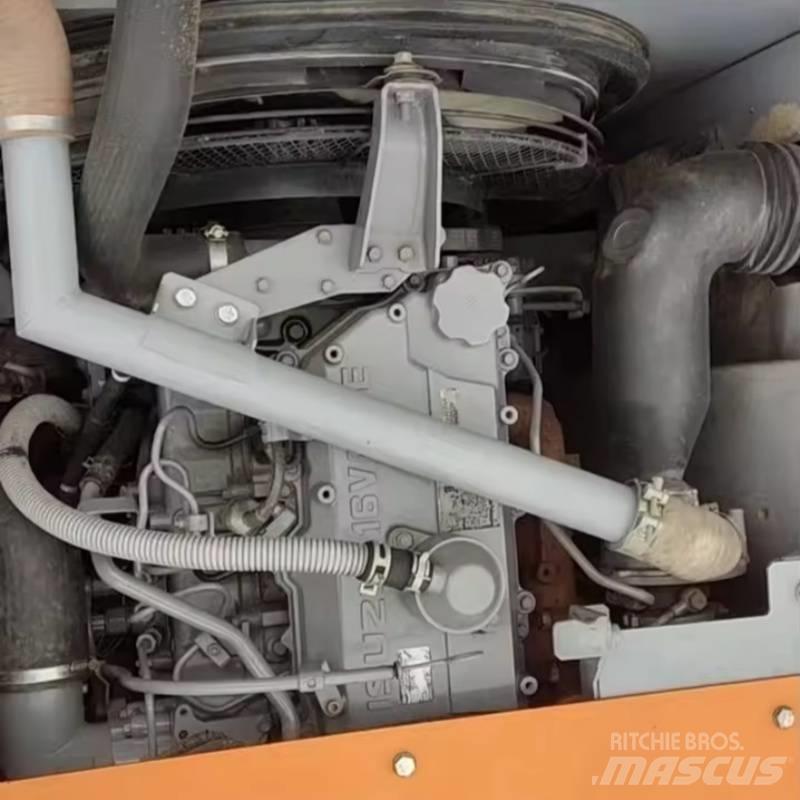 Hitachi ZX 200 Гусеничные экскаваторы