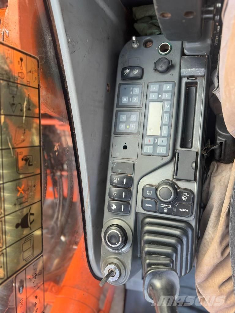 Doosan DX 225 LC Гусеничные экскаваторы
