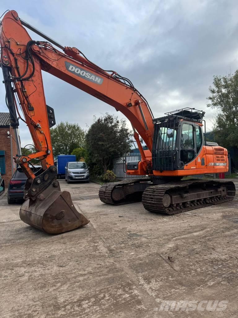 Doosan DX 225 LC Гусеничные экскаваторы