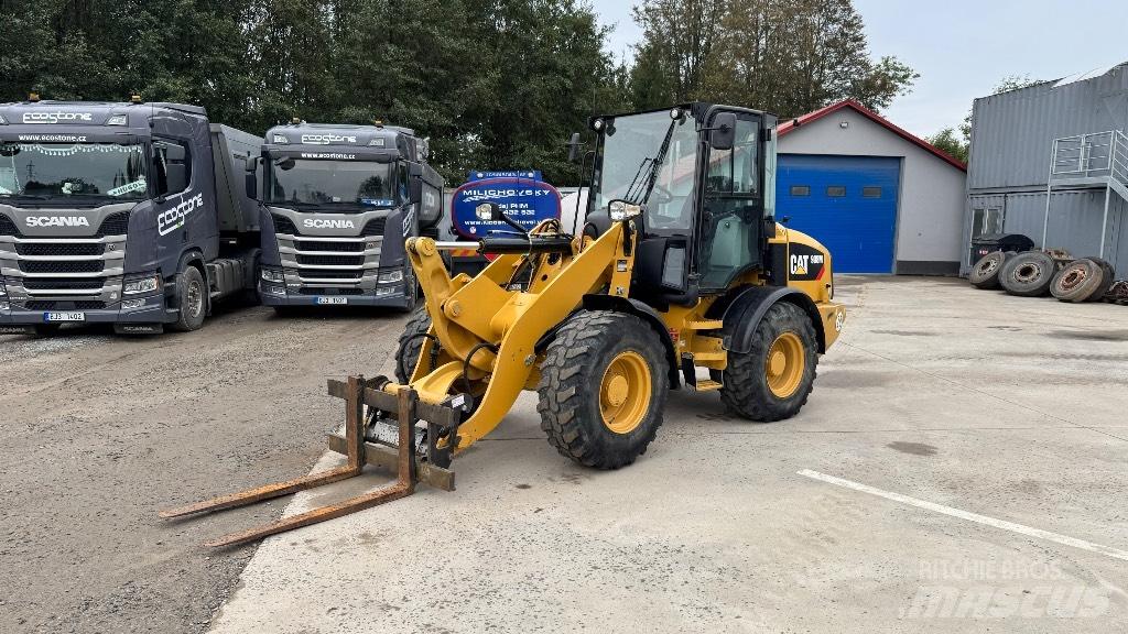 CAT 908 Фронтальные погрузчики