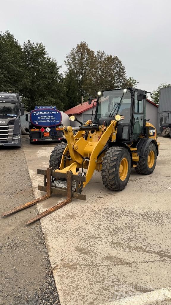 CAT 908 Фронтальные погрузчики