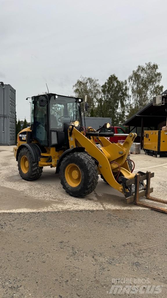 CAT 908 Фронтальные погрузчики
