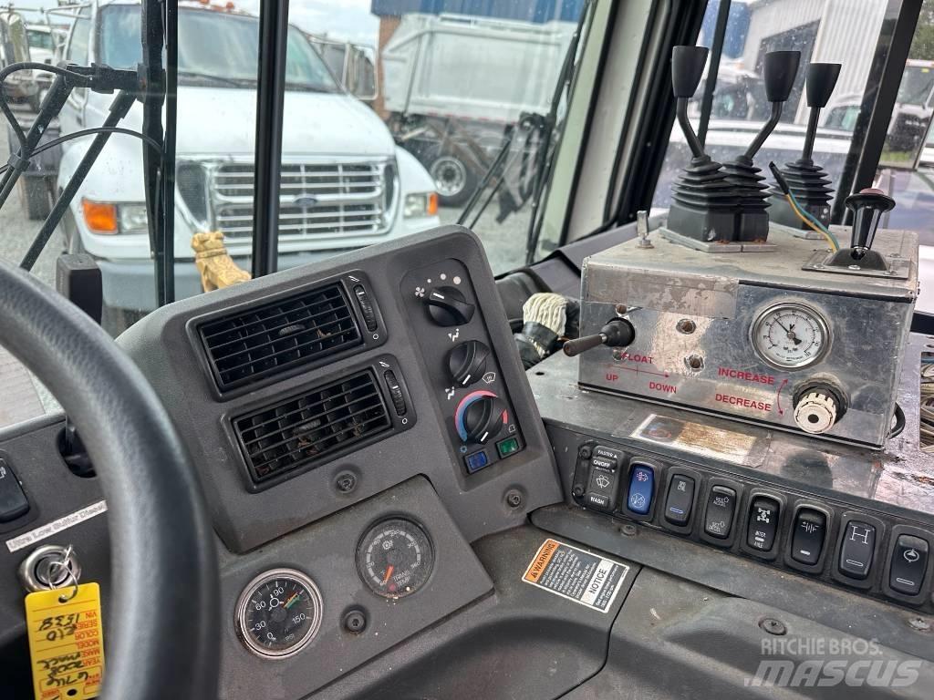 Mack MRU613 Мусоровозы