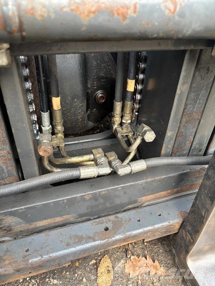 Nissan UGD02 A 30 PQ Газовые погрузчики