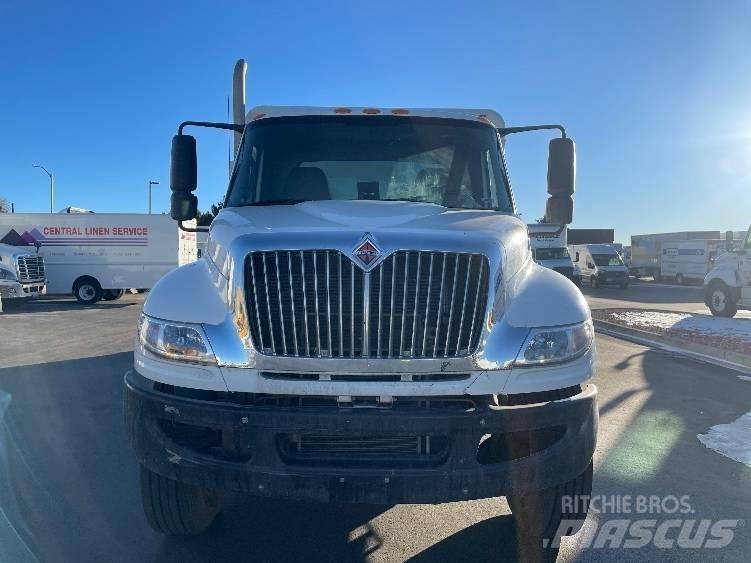 International 4300 Грузовики для доставки напитков