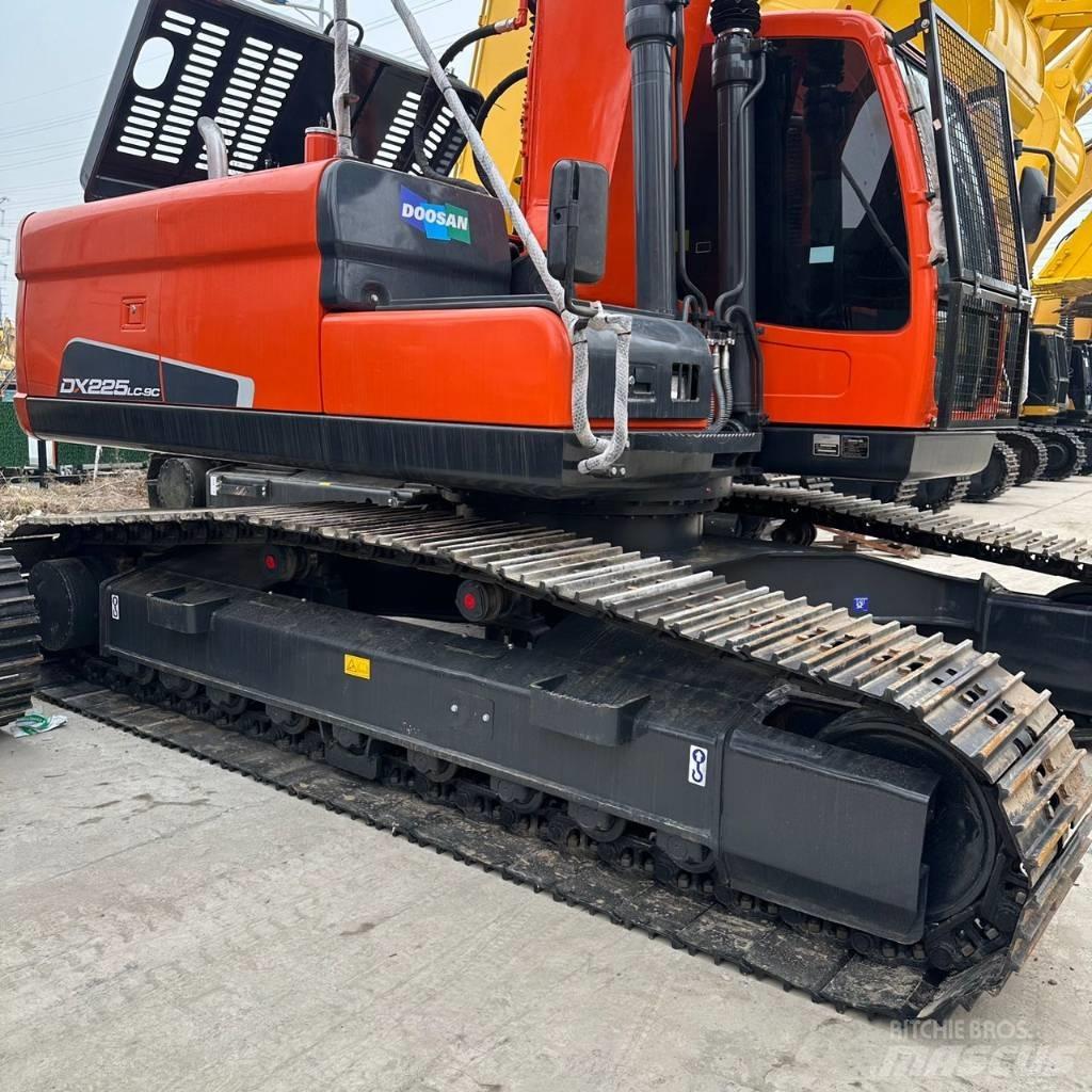 Doosan DX225LC-9 Гусеничные экскаваторы