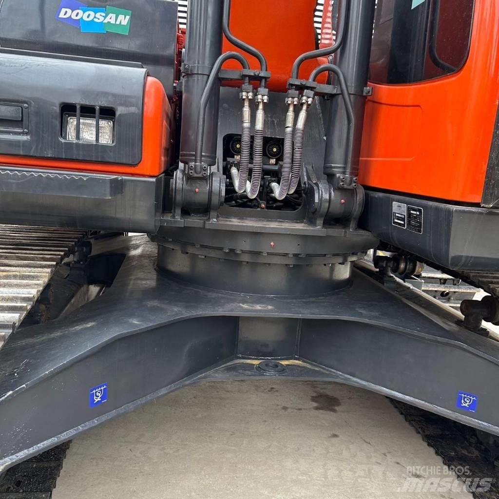 Doosan DX225LC-9 Гусеничные экскаваторы