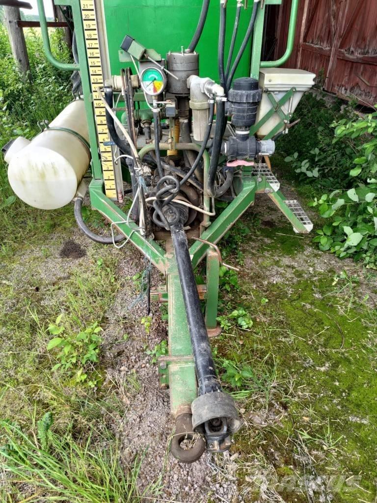 Moteska M2500 Прицепные опрыскиватели