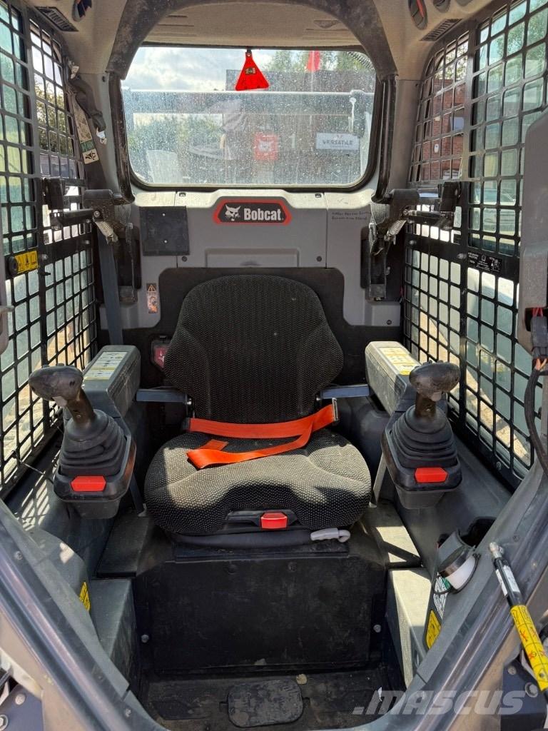 Bobcat T 76 Гусеничные фронтальные погрузчики