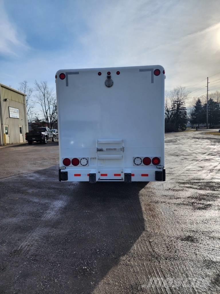 Freightliner M2 Грузовики для доставки напитков