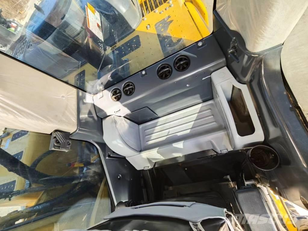Komatsu PC 240-8 Гусеничные экскаваторы