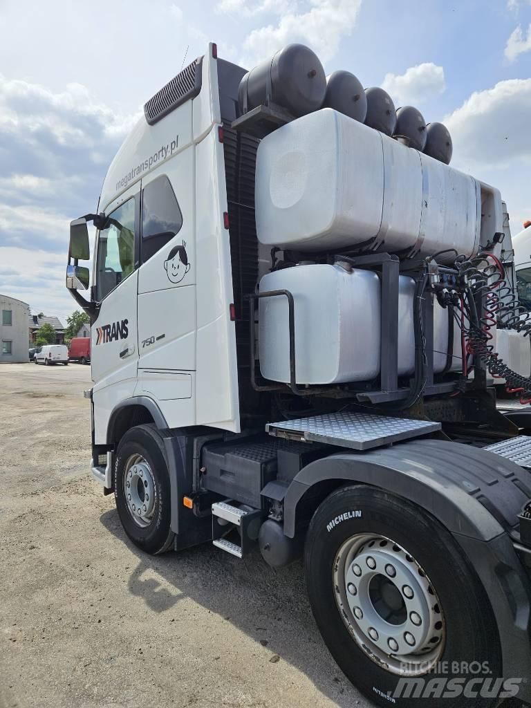 Volvo FH16 750KM 8x4 Седельные тягачи