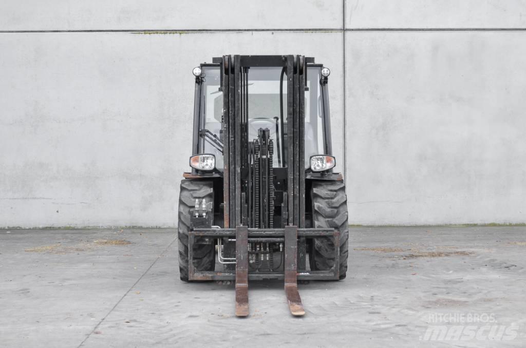 Manitou MC 25-4 D Дизельные погрузчики