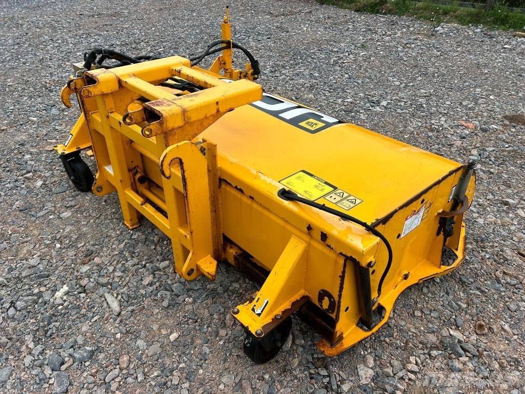 JCB SC 240 Навесные щетки