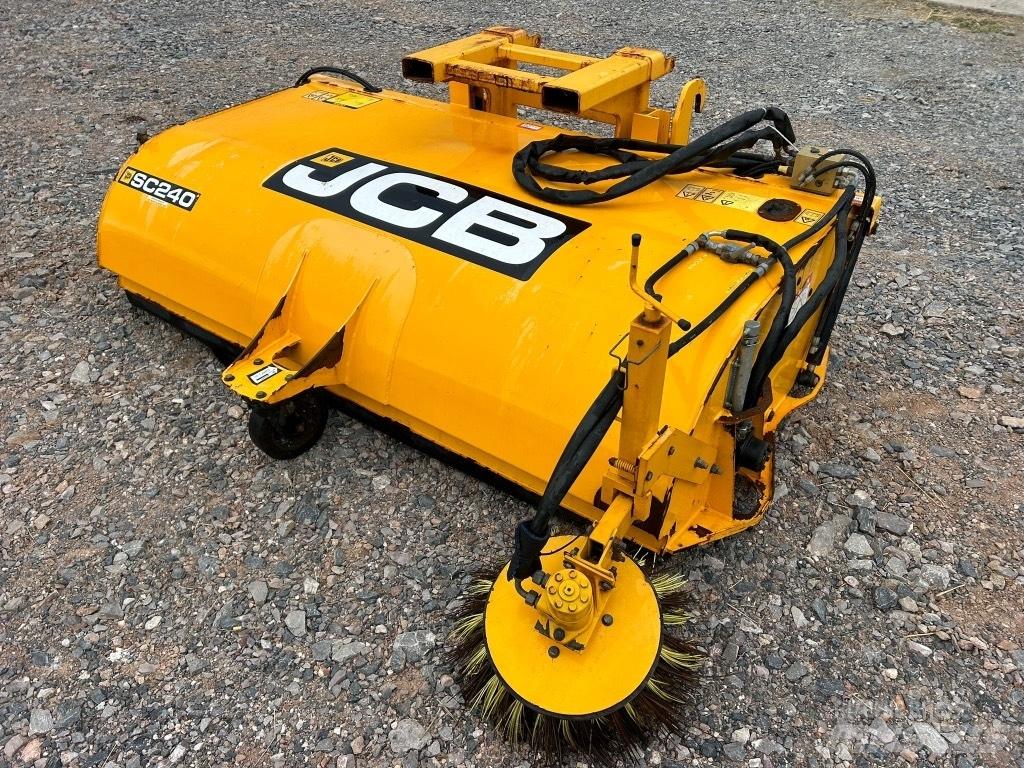 JCB SC 240 Навесные щетки