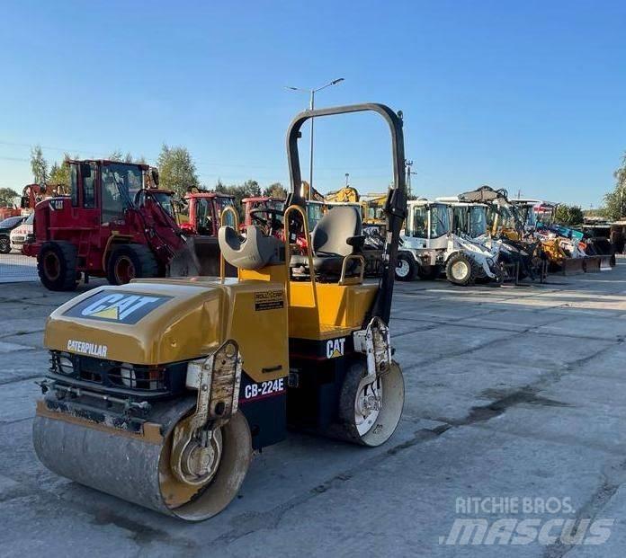 CAT CB 224 E Катки тротуарные