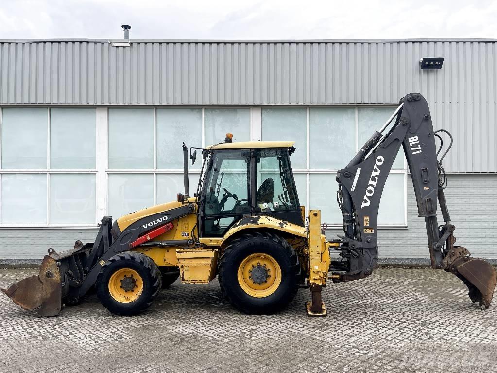 Volvo BL71 Экскаваторы-погрузчики
