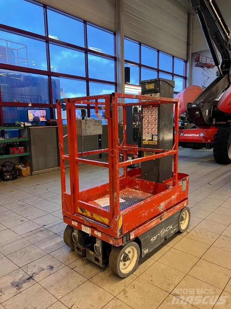 SkyJack SJ 16 Вертикальные мачтовые подъемники