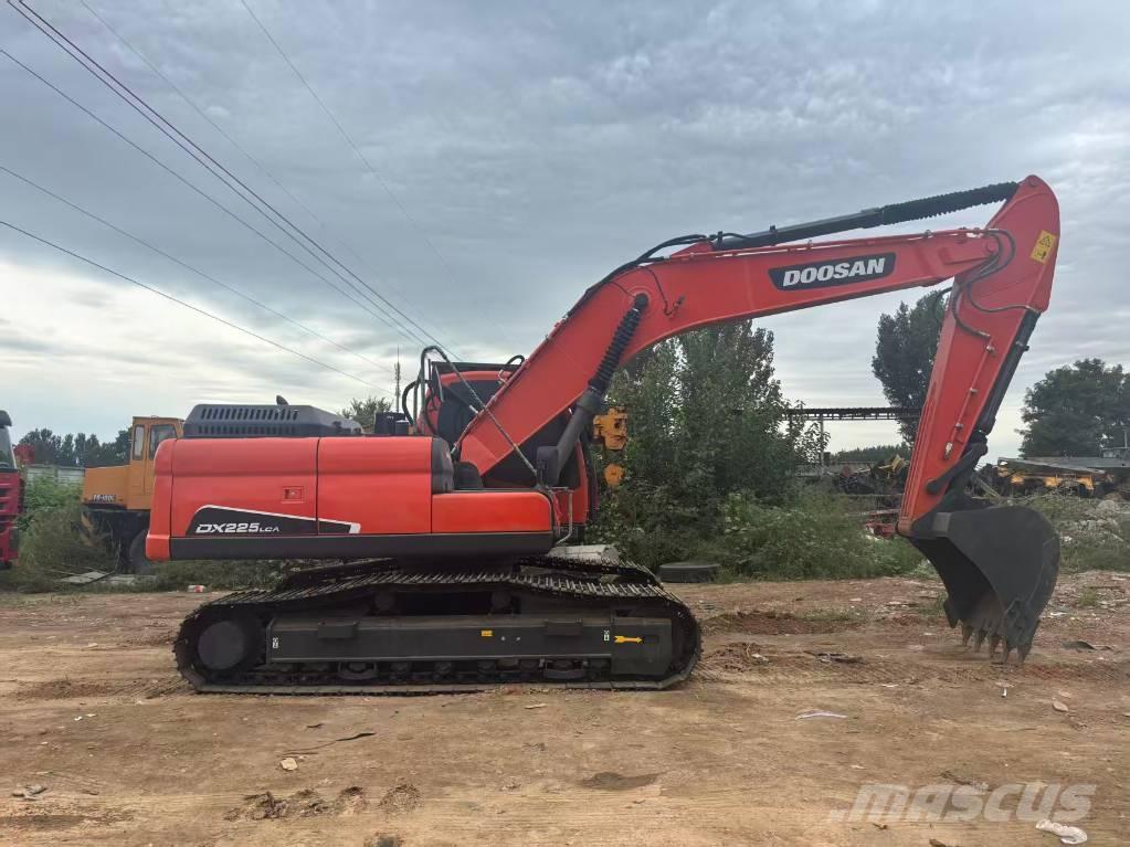 Doosan DX 225 Гусеничные экскаваторы