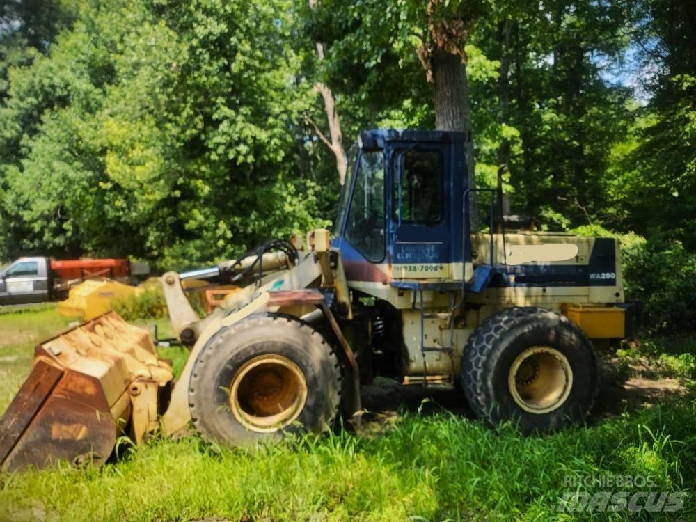 Komatsu WA 250 Фронтальные погрузчики