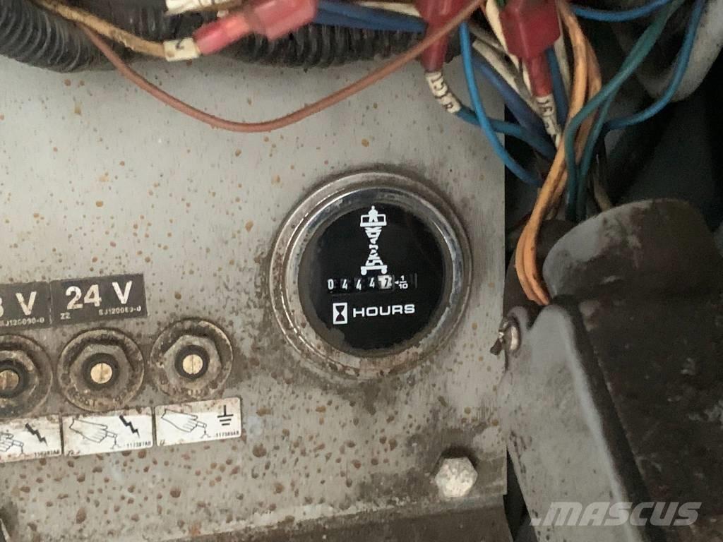 SkyJack SJ 8841 Ножничные подъемники